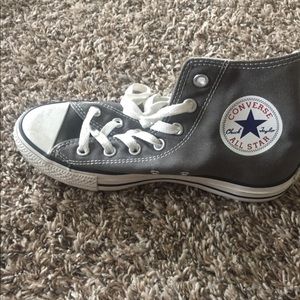 High top grey converse.
